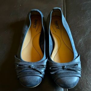 Born navy flats
